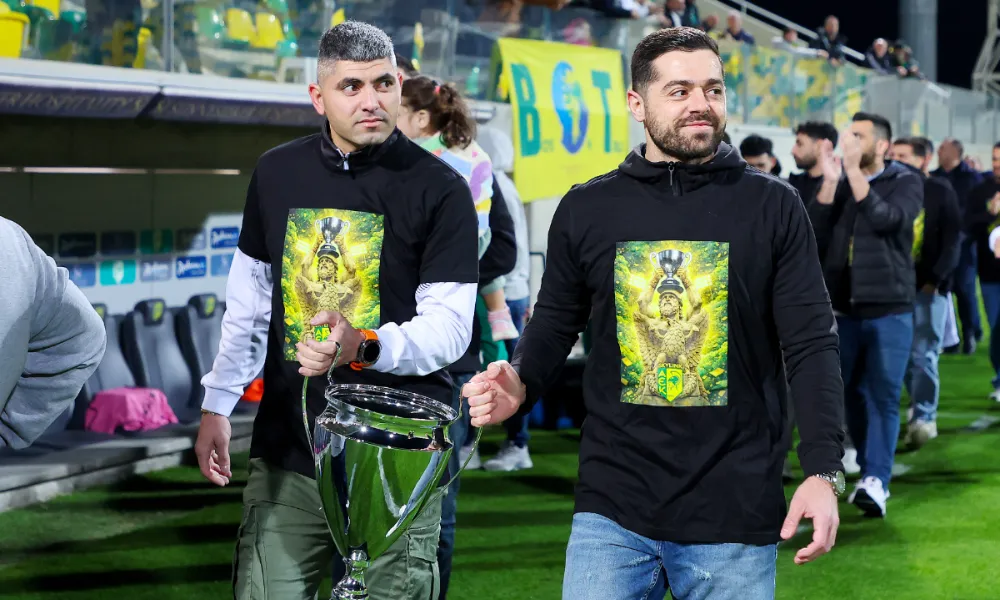 ΦΩΤΟ: Γύρος του θριάμβου στην «ΑΕΚ Αρένα»