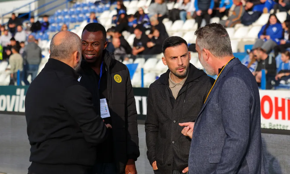 Δεν χάνουν χρόνο και ρίχνουν ματιές