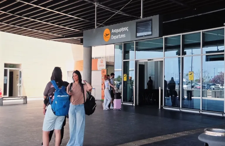 Υπ. Εξωτερικών: Συνολικά 950 άτομα έχουν επαναπατριστεί μέσω ναυλωμένων πτήσεων, λόγω του πολέμου στο Ιράν