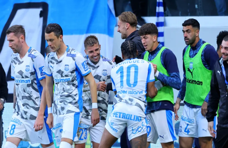 Απίστευτη ανατροπή στο ντέρμπι από τον Απόλλωνα που «φώναξε» παρών για τον τίτλο!