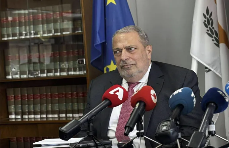 Αναστολή δίωξης φέρνει ξανά στο προσκήνιο τη συνταγματικότητα των υφυπουργείων