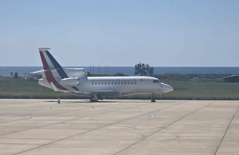 Προπομπός της επίσκεψης του Emmanuel Macron στην Κύπρο αεροσκάφος της Γαλλικής Δημοκρατίας