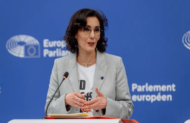 Τώρα είναι η στιγμή