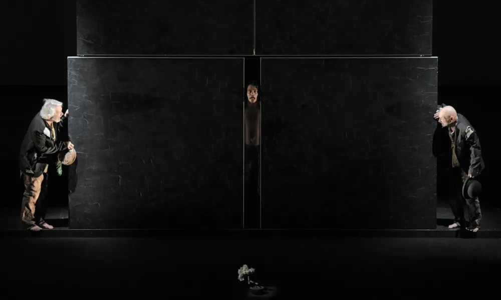 Αναβάλονται οι παραστάσεις του έργου «Περιμένοντας τον Γκοντό»