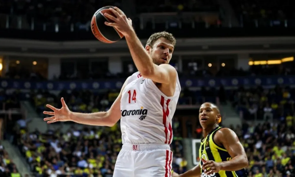 Οριστικά χωρίς Βεζένκοφ με Παρί, αμφίβολη παραμένει η συμμετοχή του Μόντε Μόρις