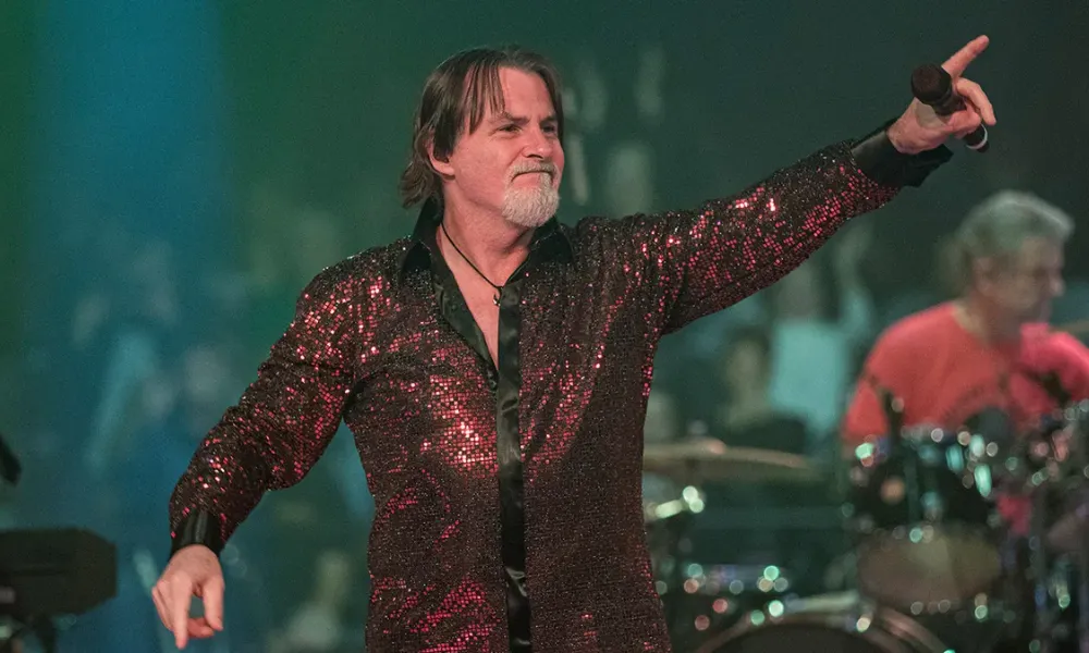 Πέθανε ο τραγουδιστής των Boston Τόμι ΝτεΚάρλο σε ηλικία 60 ετών