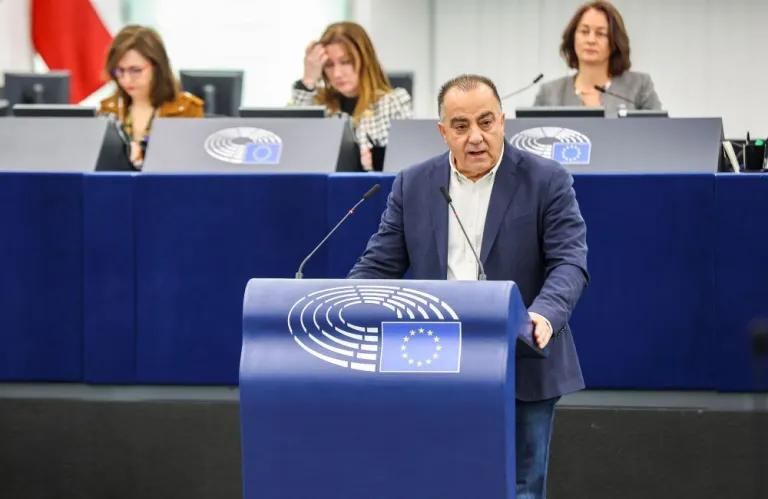 Γεωργίου: «ΔΗΣΥ, ΔΗΚΟ και ΕΛΑΜ λειτουργούν ως σωματοφύλακες των τραπεζών και των εταιρειών εξαγοράς πιστώσεων»