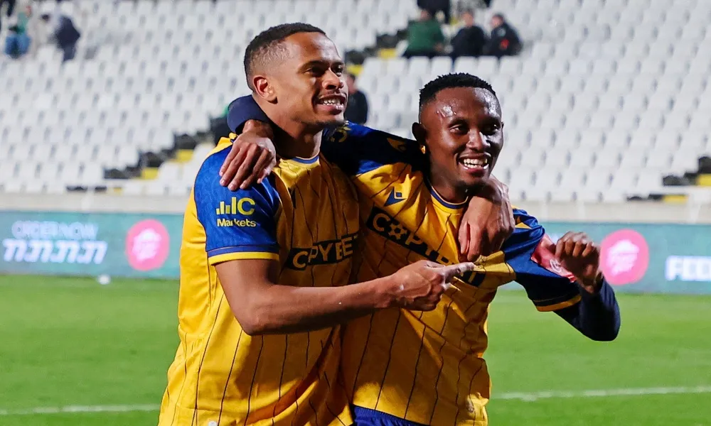 Έμεινε στα… πανηγύρια