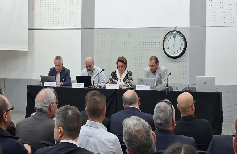 Αφθώδης πυρετός: Συστάθηκε 7μελής συμβουλευτική επιτροπή ακαδημαϊκών – «Γνωρίζουμε πολύ περισσότερα από τον Covid»