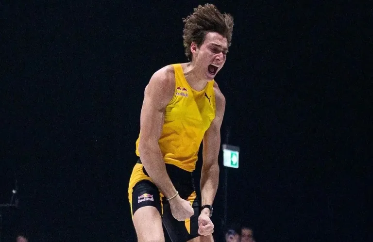 Ο εξωγήινος Ντουπλάντις «πέταξε» στον ουρανό και έκανε νέο παγκόσμιο ρεκόρ!