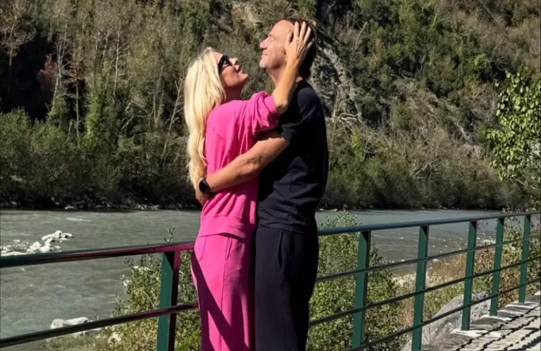 Η Ελένη Μενεγάκη απαντά για τα δημοσιεύματα περί διαζυγίου με τον Μάκη Παντζόπουλο: «Απολύτως ψευδή και ανυπόστατα, το θέμα τελειώνει εδώ»