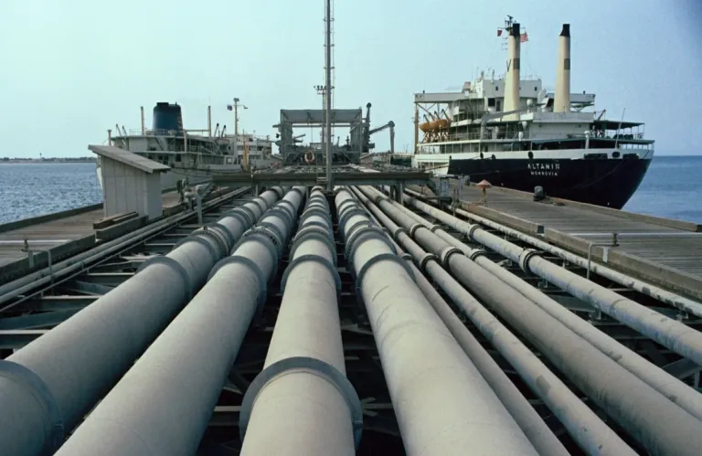 Η στιγμή που οι ΗΠΑ βομβαρδίζουν τη νήσο Χαργκ - Ο πιο σημαντικός πετρελαϊκός κόμβος του Ιράν (βίντεο)