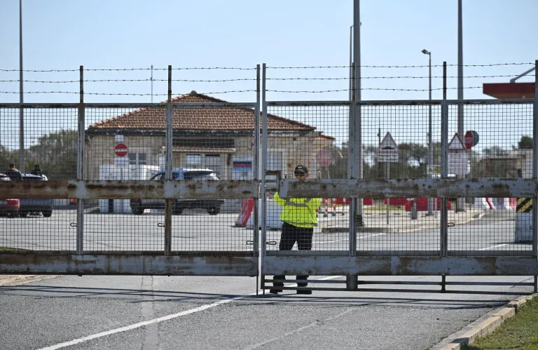 Κανονικότητα εν μέσω σειρήνων