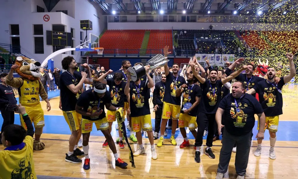 ΦΩΤΟ: Κλικς από τους πανηγυρισμούς των κυπελλούχων!