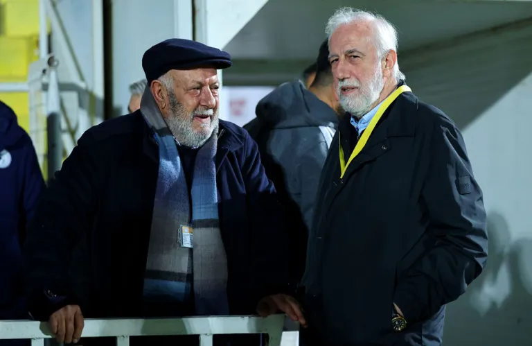 «Έφαγαν» τα γήπεδα με το... κουταλάκι