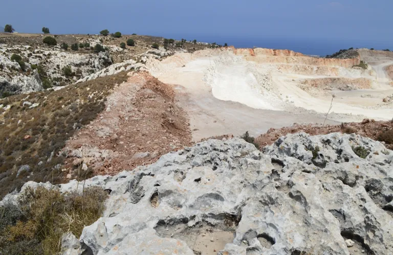 Audit: Serious Delays and 'Fictitious Shortages' in Mineral Wealth Management - Androlikou Area in Focus (pdf)