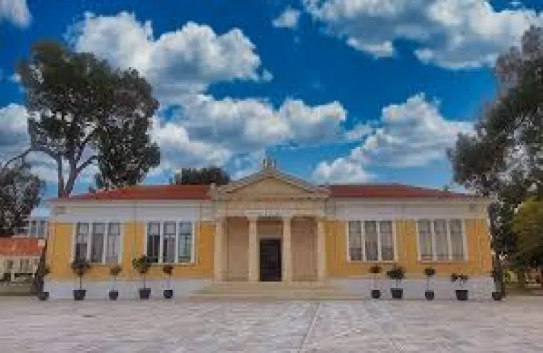 Επιστροφή στα καθήκοντά της ανώτερης λειτουργού του Δ.Πάφου μετά από δικαστική απόφαση