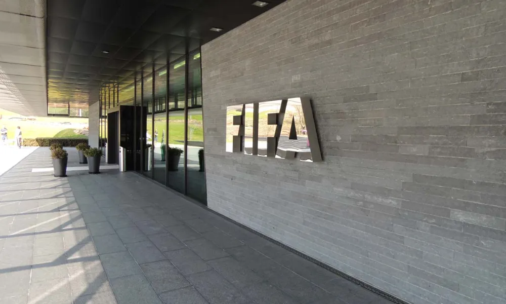 FIFA: «Περιμένουμε όλες τις ομάδες να αγωνιστούν σύμφωνα με το πρόγραμμα που έχει ανακοινωθεί»