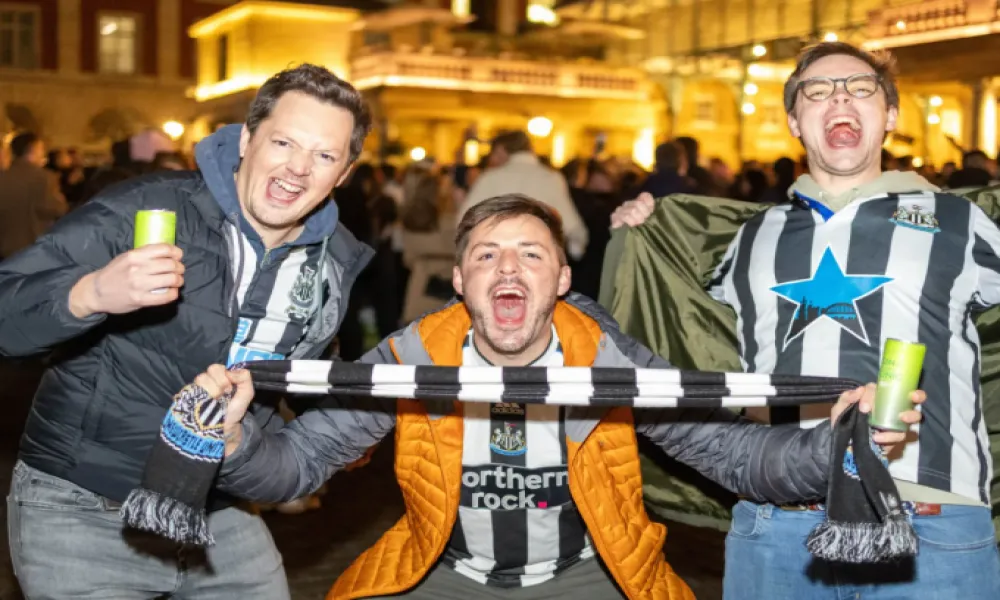 «Κατακλύζουν» τη Βαρκελώνη οι φίλοι της Νιούκαστλ ενόψει Champions League