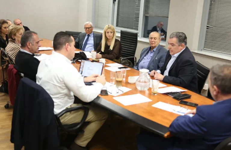 ΔΗΣΥ: Πακέτο εισηγήσεων για ενέργεια, τουρισμό και εισοδήματα με φόντο την κρίση στη Μέση Ανατολή