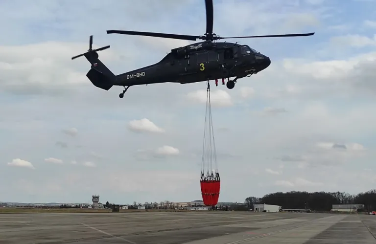 Τέσσερα ελικόπτερα Black Hawk για πυρόσβεση –  Υπογράφηκε η συμφωνία ΥΠΑΜ με σλοβακική εταιρεία