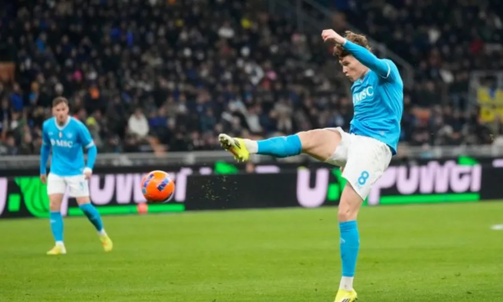 Το πήρε... πάνω του ο ΜακΤόμινεϊ και καθάρισε για τη Νάπολι