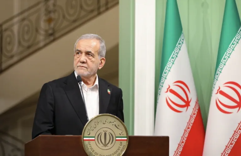 Ιρανός πρόεδρος: Τα Στενά του Ορμούζ είναι ανοιχτά σε όλους εκτός από εκείνους που παραβιάζουν το έδαφός μας