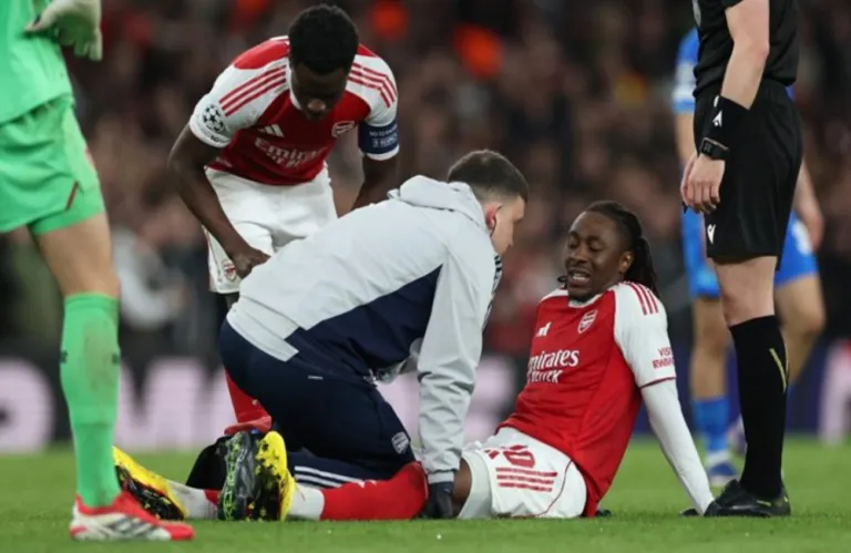 Νοκ άουτ για έναν μήνα ο Έζε