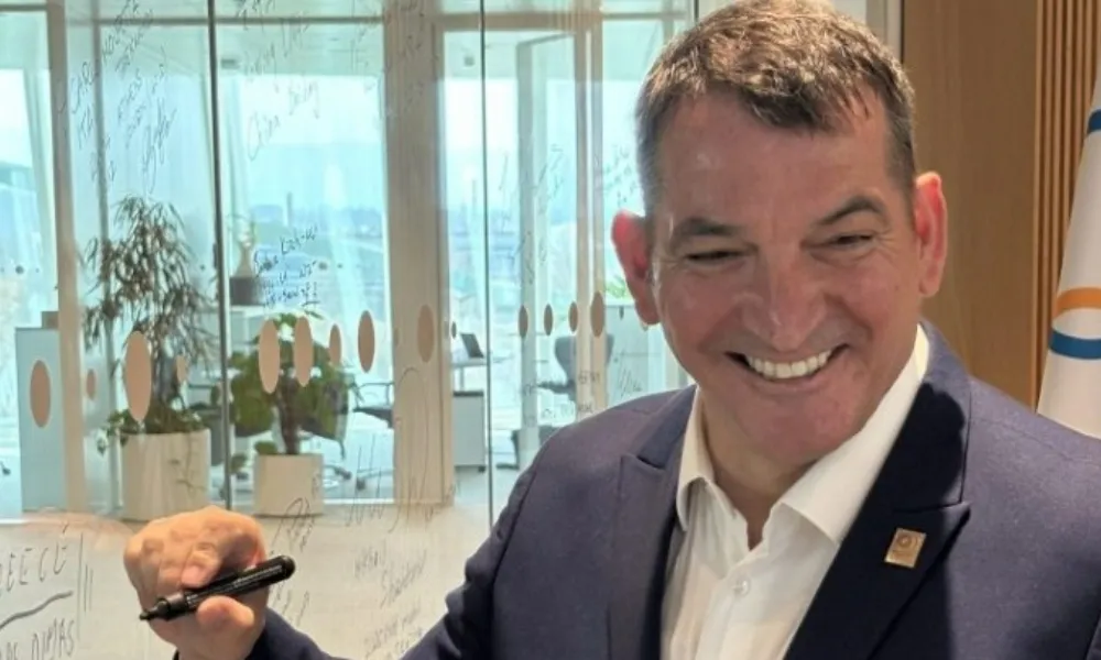 Ο Πύρρος Δήμας υπέγραψε στον Τοίχο των Ολυμπιονικών