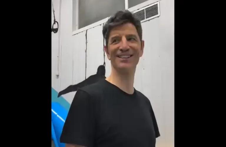 Ο Σάκης Ρουβάς έκανε ενόργανη γυμναστική μετά από 20 χρόνια (βίντεο)