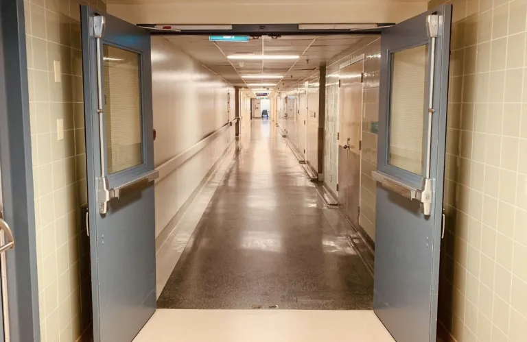 Οδική σύγκρουση στη Γεροσκήπου με μοτοσικλετιστή