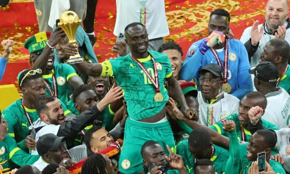 Δεν πτοείται: Η εθνική Σενεγάλης θα παρουσιάσει το τρόπαιο του Κυπέλλου Εθνών Αφρικής, σε φιλικό της στο Παρίσι!