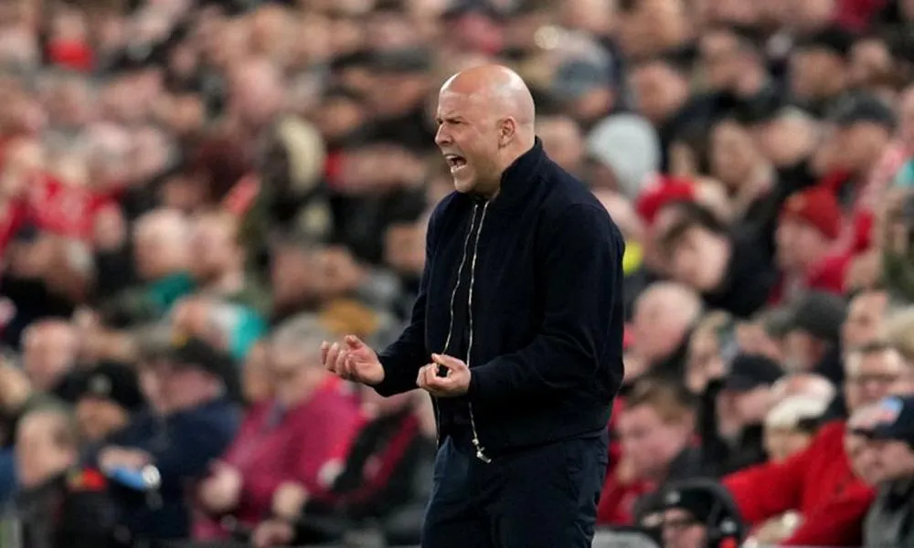 «Η Λίβερπουλ θα συνεχίσει με τον Σλοτ, δεν υπάρχει σκέψη για αλλαγή προπονητή»