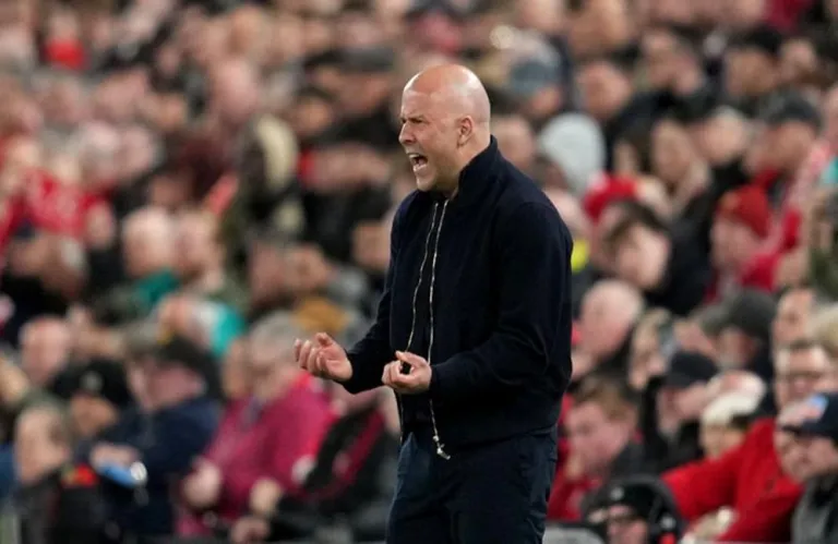 «Η Λίβερπουλ θα συνεχίσει με τον Σλοτ, δεν υπάρχει σκέψη για αλλαγή προπονητή»