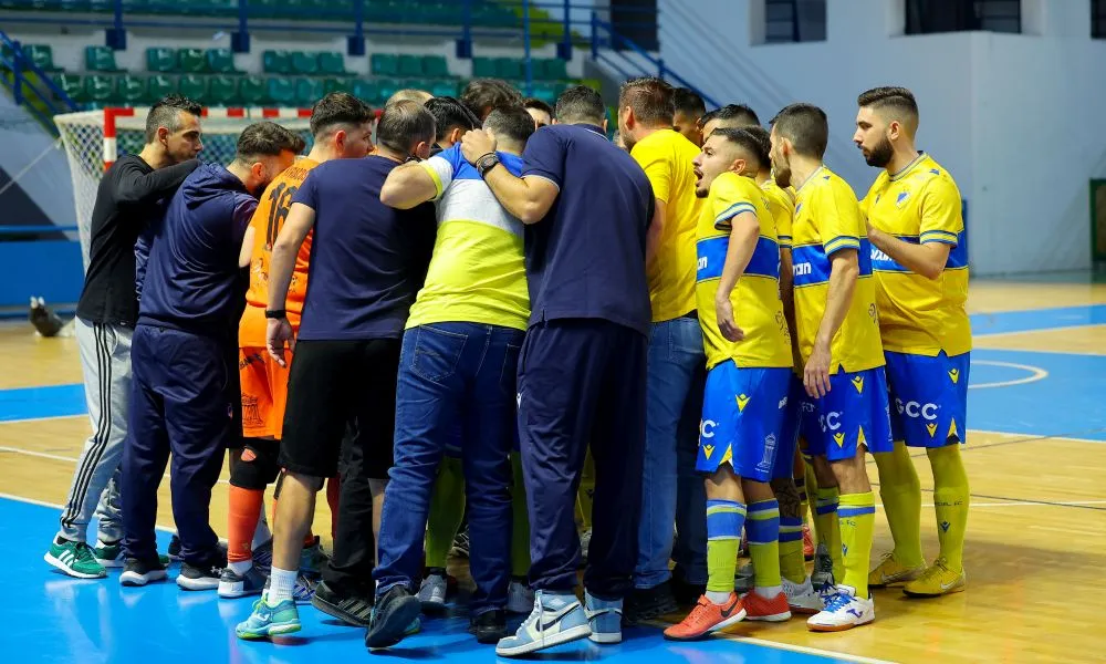 Εύκολα στα ημιτελικά ΑΠΟΕΛ και ΑΕΛ