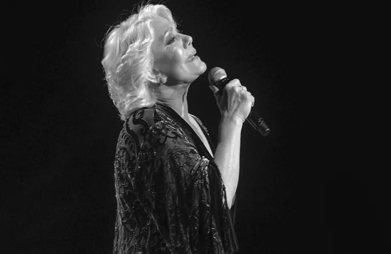 Beloved Greek Singer Marinella Passes Away