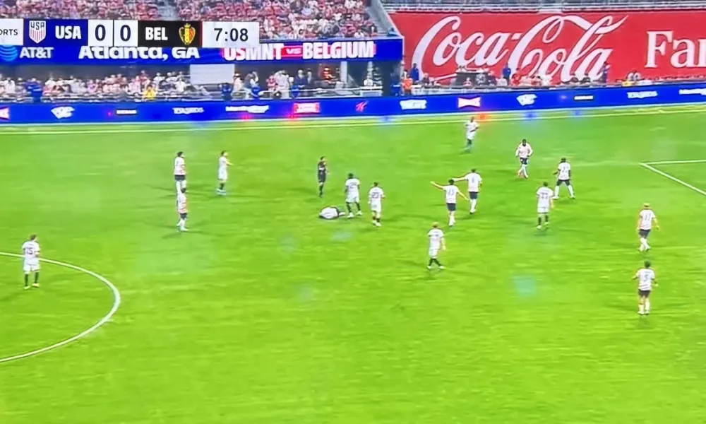 Εγινε κι αυτό - Βέλγιο και ΗΠΑ φόρεσαν σχεδόν ίδιες φανέλες και δεν ξεχώριζαν μεταξύ τους