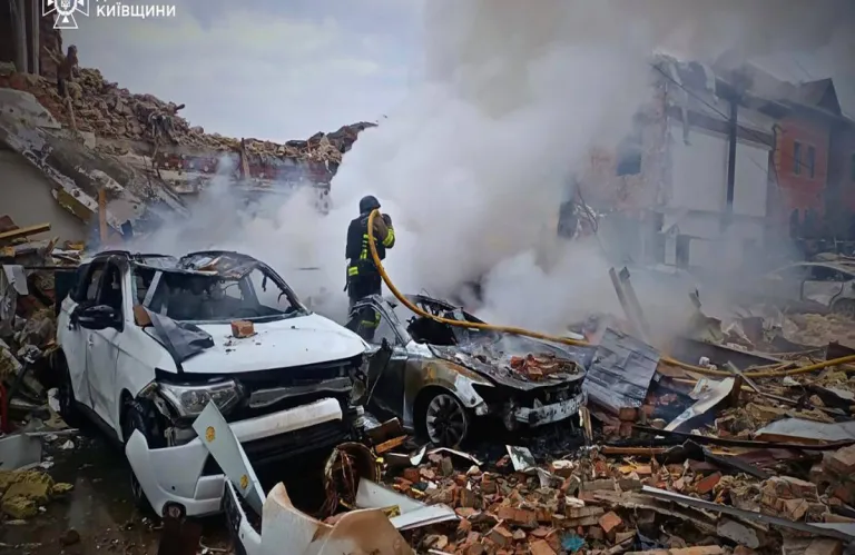 Ρωσικός βομβαρδισμός στην πόλη Κραματόρσκ - Ανταποδίδει η Ουκρανία