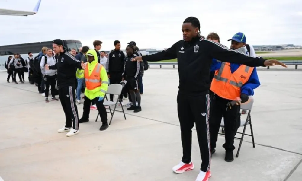 «Δεν έχουμε ξαναδεί κάτι τέτοιο» - Πέρασαν από εξονυχιστικό σωματικό έλεγχο οι διεθνείς παίκτες του Βελγίου στις ΗΠΑ