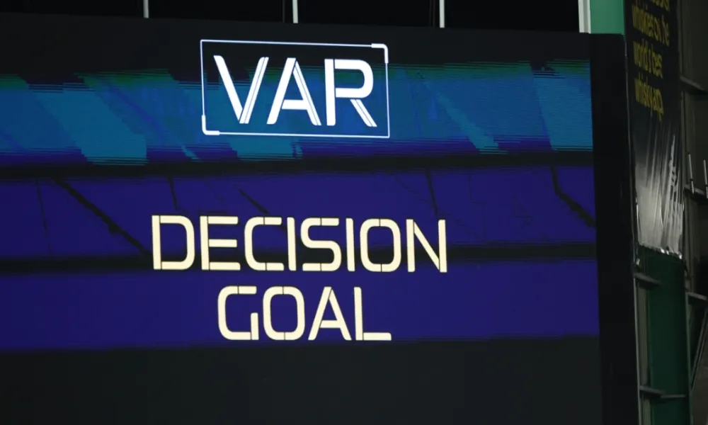Κατά του VAR η πλειοψηφία των φιλάθλων στην Premier League, σύμφωνα με έρευνα
