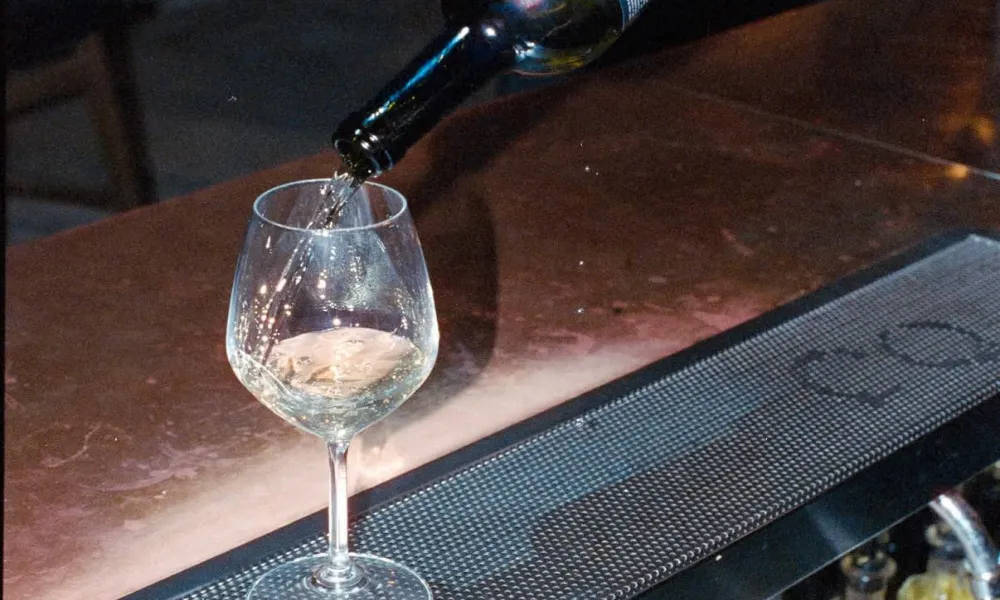 GRAPES / Sips & Scenes | Μια φρέσκια και διαφορετική εμπειρία γύρω από το κρασί