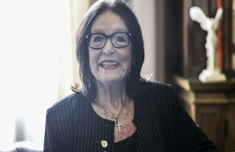 Σε σοκ η Νάνα Μούσχουρη με τον θάνατο της Μαρινέλλας: «Αυτό μου μένει παράπονο»...