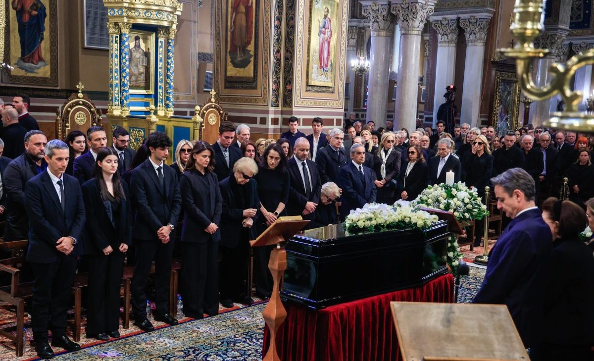 Η Ελλάδα αποχαιρέτησε τη Μαρινέλλα: Ήταν όλοι εκεί, βαθιά συγκινημένοι - Οι επικήδειοι Αλεξίου-Νταλάρα