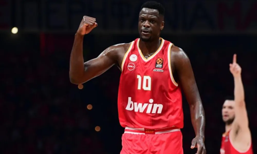 Στην αποστολή του Ολυμπιακού μετά από 10 μήνες ο Φαλ!