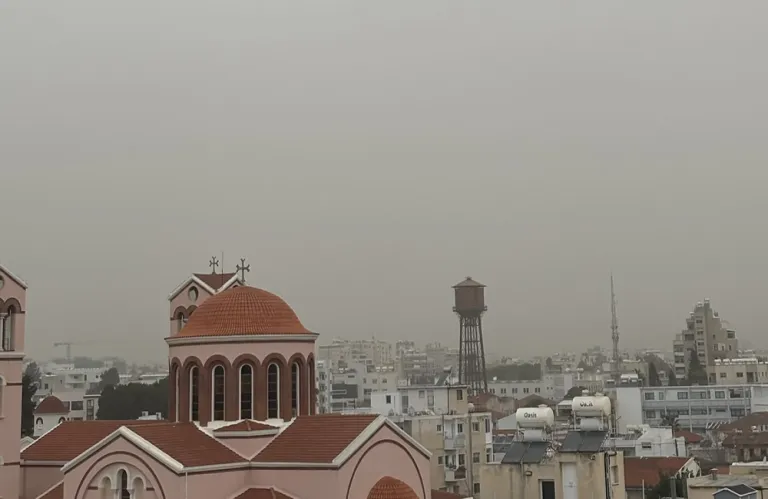 Σκόνη στην ατμόσφαιρα, κακοκαιρία το Σαββατοκύριακο - Πώς θα εξελιχθεί ο καιρός