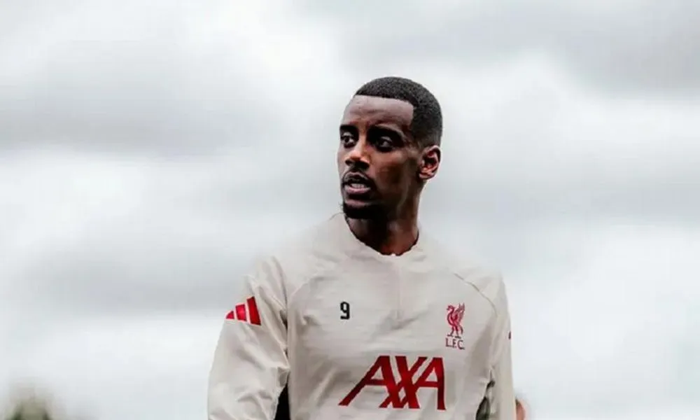 Επέστρεψε στις προπονήσεις της Λίβερπουλ ο Ίσακ και φορτσάρει για Παρί!