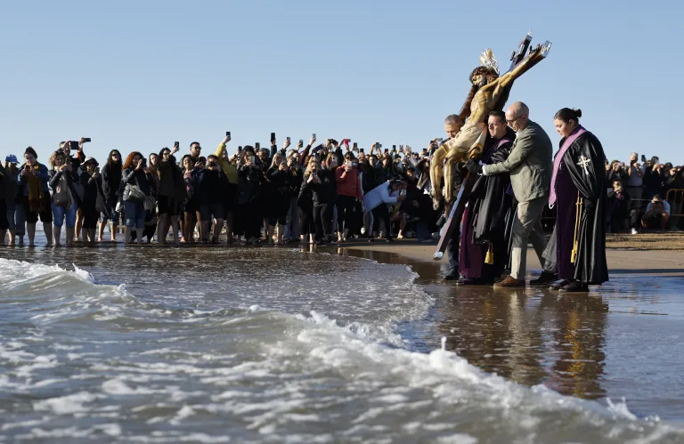Βαλένθια: Στη θάλασσα η εικόνα του Χριστού