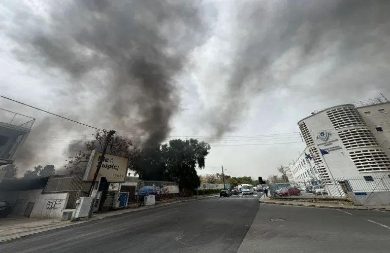 Φωτιά στην Τεχνική Σχολή Λεμεσού - Απέναντι από τα κρατητήρια όπου ξέσπασε χθες πυρκαγιά (βίντεο)