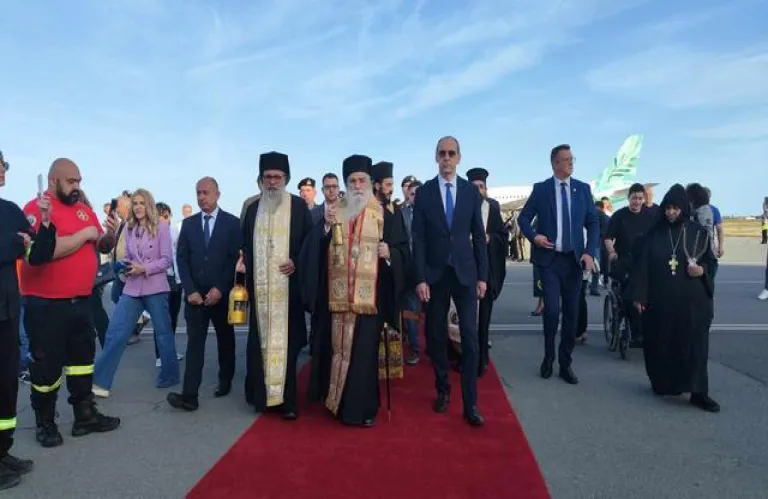 Παρελάσεις, θαύματα και λοιπά καραγκιοζλίκκια…