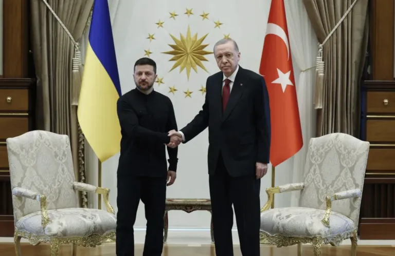 Στην Τουρκία ο Ζελένσκι: Θα συναντηθεί με Ερντογάν και Οικουμενικό Πατριάρχη